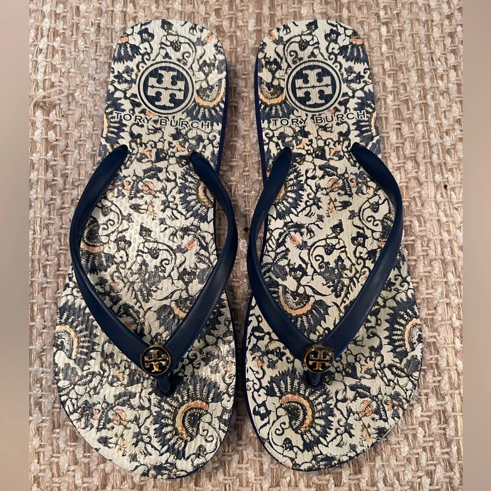 Tory Burch Flip Flop Sandals Women Size 7 Blue Logo Slip On Preppy Resort Shoes - Picture 2 of 5